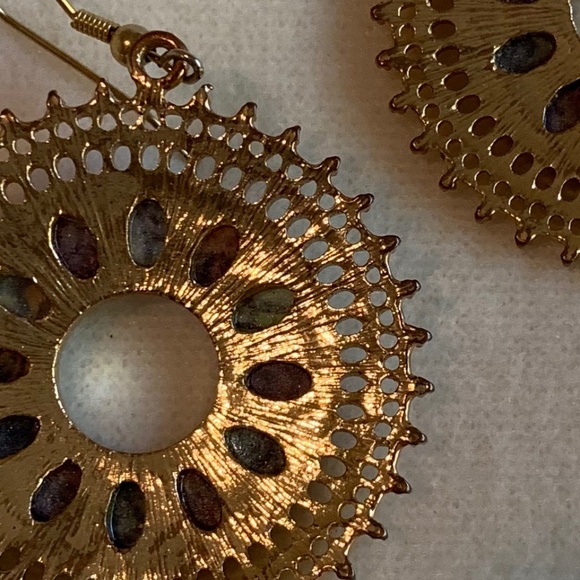 Vintage Medallion Earrings - Picture 4 of 6